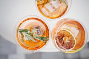 Challenge Cocktail - Verres avec différentes versions de cocktail